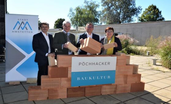 Grundsteinlegung für das neue Hallen- und Freibad in Amstetten