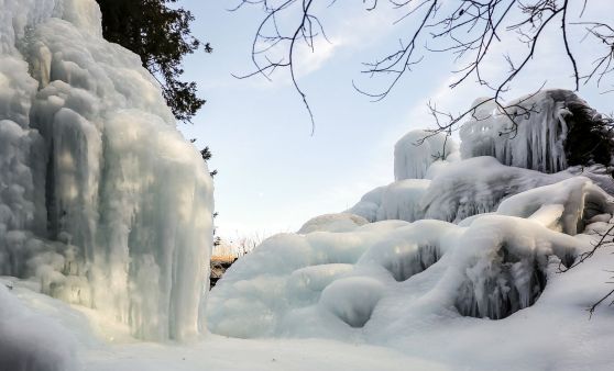 Skulpturen auf der Eisbahn in St. Georgen am Walde