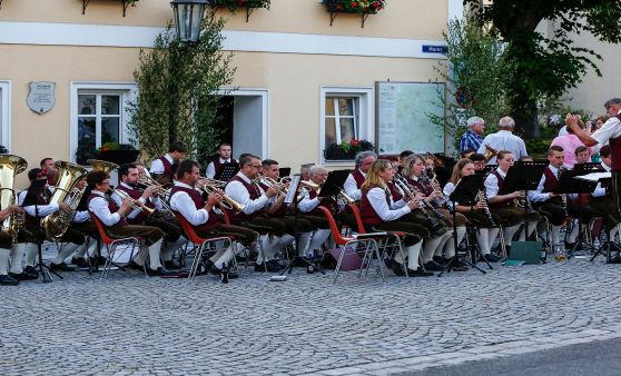 Platzkonzert der Marktmusikkapelle Königswiesen