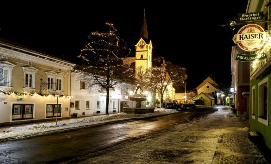 Adventstimmung am Marktplatz Königswiesen