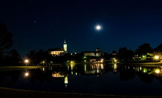 Stiftskirche Waldhausen im Strudengau bei Nacht