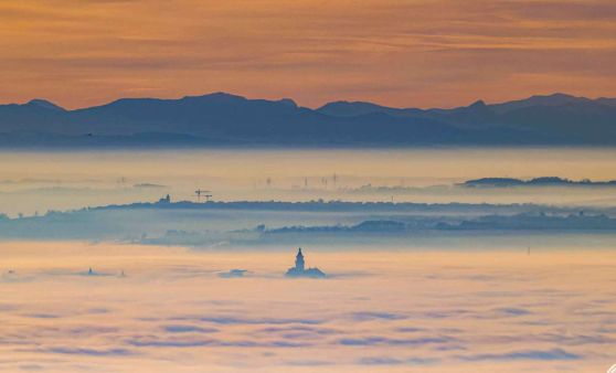 Ein wunderschöner Rundumblick auf der Gobelwarte in Grein an der Donau