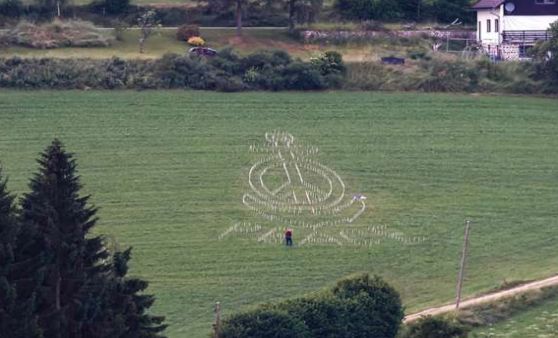 Almleuchten - ein Zeichen des Friedens