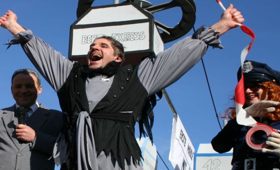 Trump und Pühringer im Höhenrausch: Faschingszüge und Events in der Region