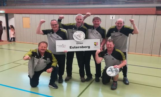 Union ESV Esternberg klettert nach Sieg vorerst an die Tabellenspitze.