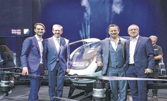 Spektakuläre Präsentation: Mit dem Air Taxi von Ried in die weite Welt