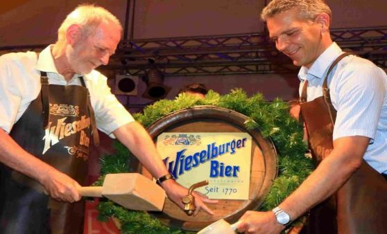 Bieranstich am Wieselburger Volksfest