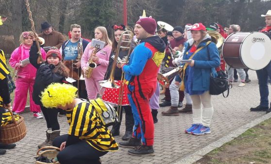 Faschingskeraus mit der Musikkapelle