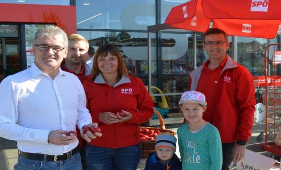 1000 rote Ostereier wurden in Hartkirchen verteilt