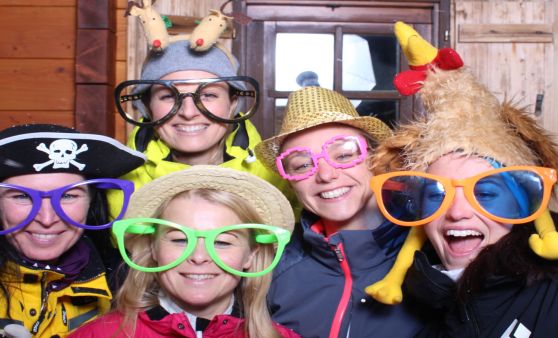 Business-Skitag bei perfektem Hüttenwetter