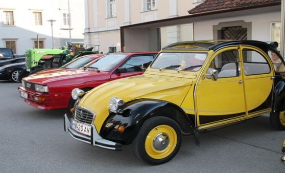 Wein traf auf Eisen, heiße Boliden und jede Menge Gemütlichkeit