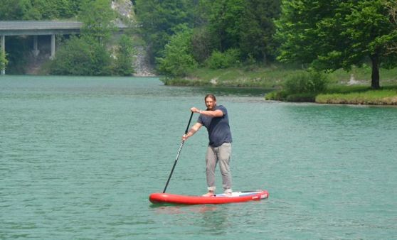 Auf der schwimmenden Almhütte