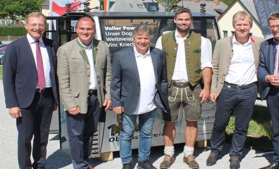 Vincent Kriechmayr erhält Weltmeistergondel und verlängert Sponsorvertrag