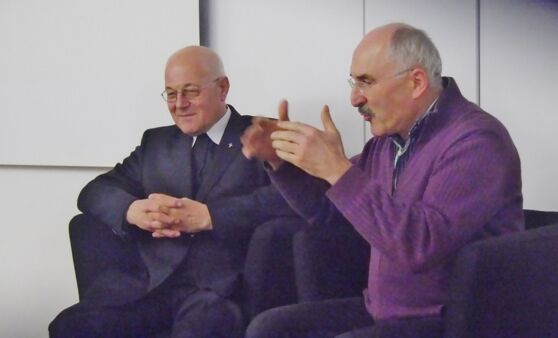 Scharnstein: Buchpräsentation mit Abtpräses Christian Haidinger im Sitzungssaal der Marktgemeinde.