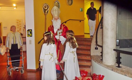 Almtal : Adventmärkte und kirchliche Adventandachten zu Beginn des Advents 2016