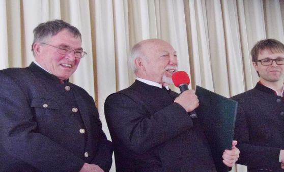 Grünau im Almtal : Zum 50-jährigem Priesterjubiläum wurde der Pfarrer P. Christoph Eisl zum Ehrenbürger der Gemeinde .