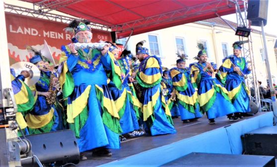 Bad Hall : Faschingszug und Showtänze zum Faschingsausklang beim ORF Gildenfasching 2023