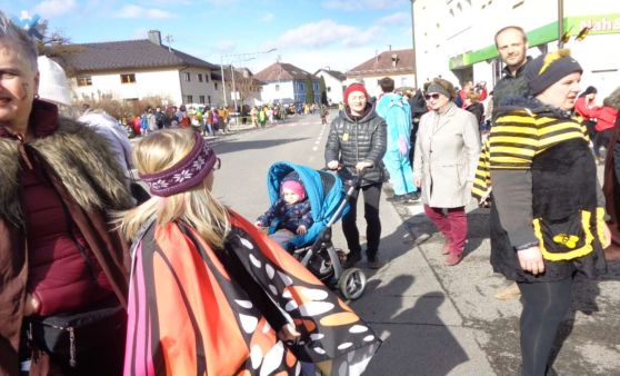 Kirchham : Der große Faschingsumzug mit 50 Gruppen war erfolgreich,