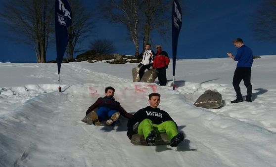 Viel Action beim Sacklrutschen