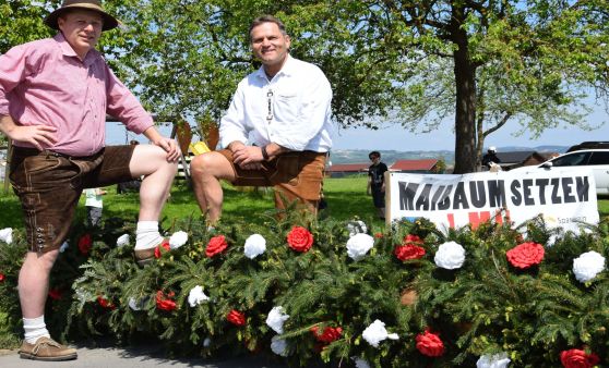 Traditionelles Maibaumsetzen des Sparvereins Einigkeit