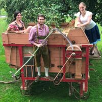 Einblick in historische Erntearbeit beim Drescherfest
