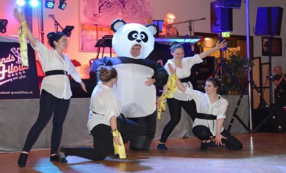 Ballnacht im Land des Lächelns