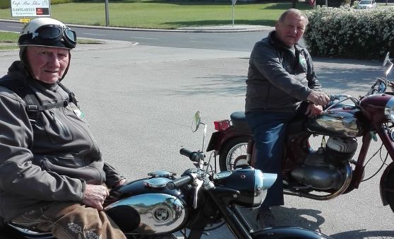 Oldtimerfreunde in Mittich bei Neuhaus am Inn