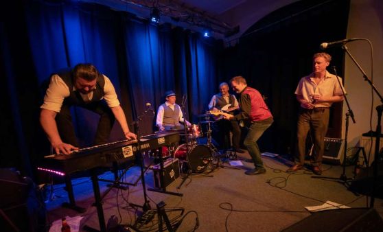 „A Blues Journey“ von Michael Fridrik Quartett, feat. Chad Strentz