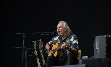 Hans Theessink                                                                                   www.aleks-photo.com