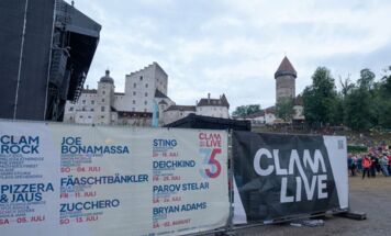 Clam Live                                                                                             www.aleks-photo.com