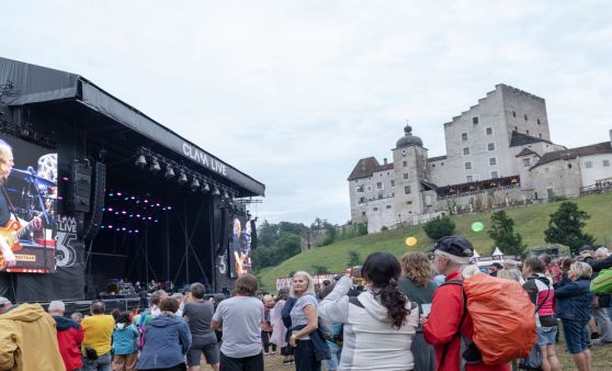 JOE BONAMASSA auf der Burg Clam
