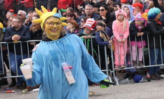 Bunt, kreativ und verrückt zeigte sich die Narrenhochburg Neukirchen