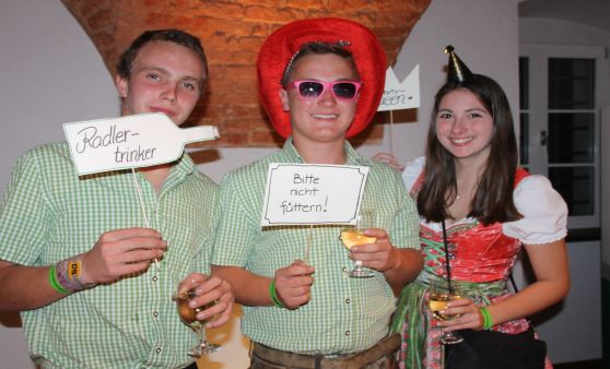 Bezirkslandjugendball: Zwischen Volkstanz und Bauer sucht Frau