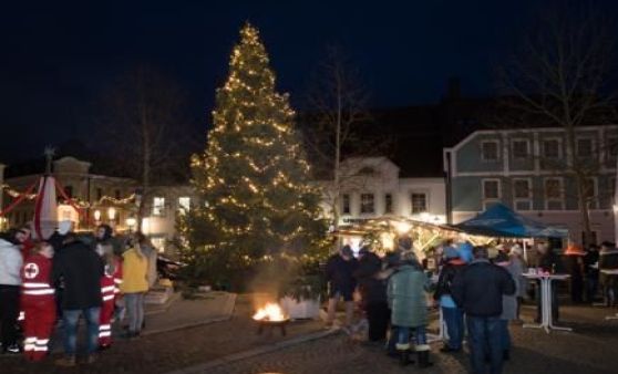 Rotes Kreuz St. Florian lud zum Silvesterstand