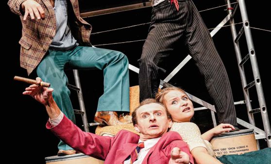 START IN DIE NEUE THEATERSAISON