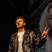 OUT! – GEFANGEN IM NETZ