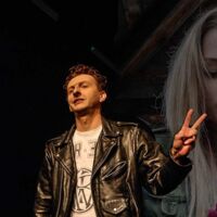 OUT! - GEFANGEN IM NETZ