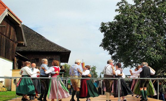 Volkstanz am Stehrerhof