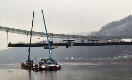 Spektakulärer Brückenbau