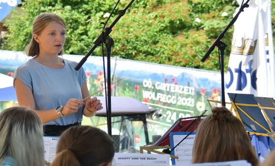 Auf der Gartenzeit Panoramabühne in Wolfsegg am Hausruck