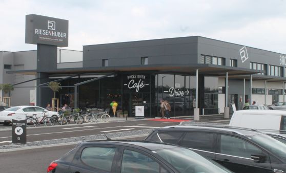Bäckerei Riesenhuber eröffnete neuen Standort beim Weißen Kreuz
