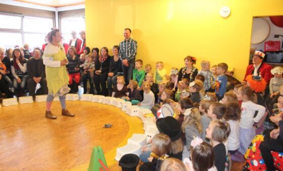 Manege frei - Kinder machen Zirkus