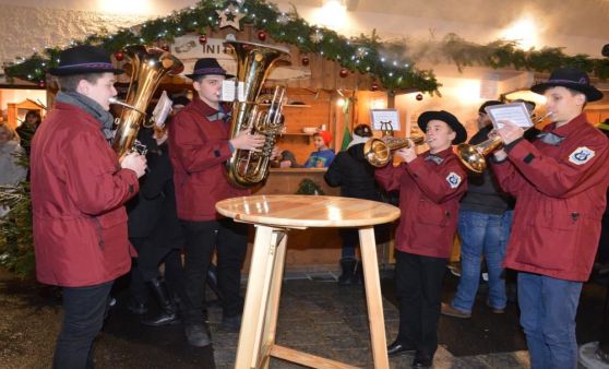 Eröffnung der Dorf- und Jägerweihnacht in Schönbach