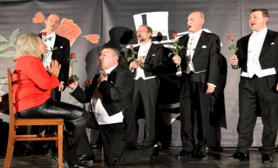 Jubiläumskonzert vor ausverkauftem Haus: Comedian Vocalists verzaubern Publikum