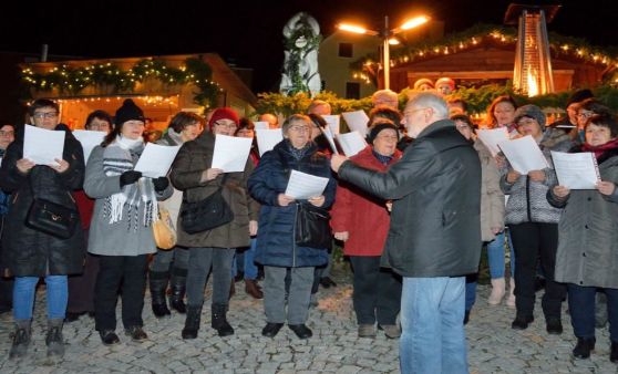 "Unvergleichliches Flair": Eröffnung des Adventmarktes in Bad Traunstein