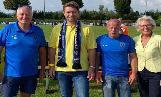 Leondinger Heimsieg nach Faßbierspende und Ehrenanstoß