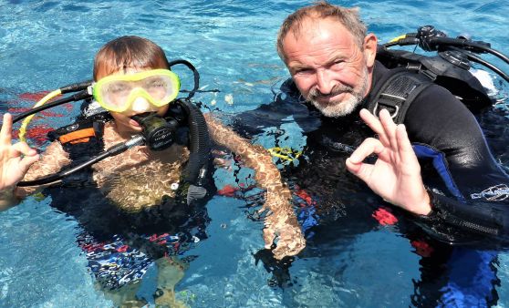 Ferienspielaktion Schnuppertauchen im Ennser Freibad begeistert Kinder