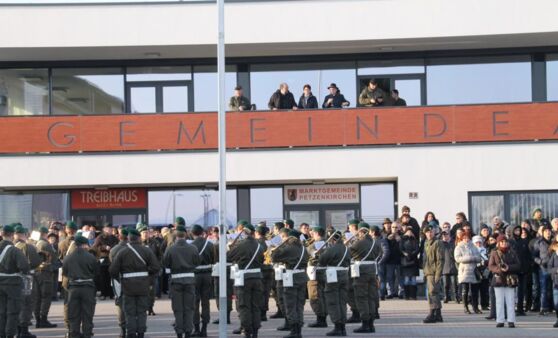 Mehr als 500 Rekruten in Petzenkirchen angelobt