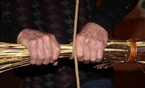 Besen binden mit dem Fürsten Hans