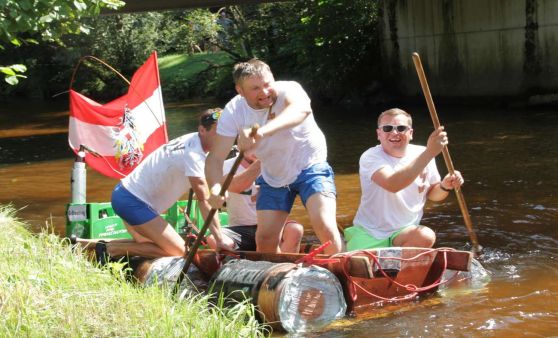 Sautrog-Regatta auf der Waldaist